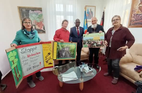 Remise de 225 129 signatures à l’ambassade de la RDC à Berlin