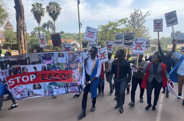 Manifestation étudiante contre l’oléoduc EACOP en Ouganda