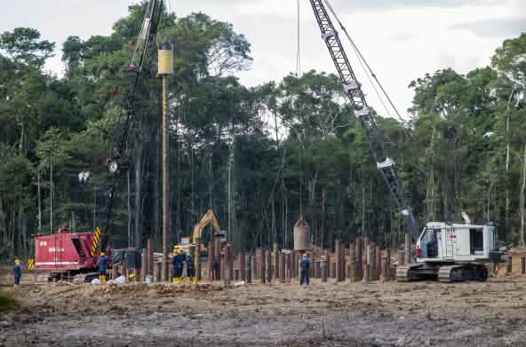 Infrastructure pour l’extraction pétrolière dans le parc national Yasuní