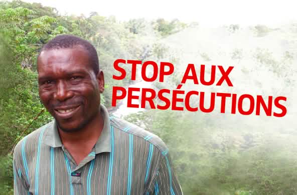 Nasako Besingi L'écologiste avec le texte "Stop au persécutions"