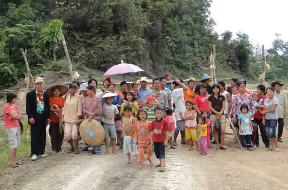 Des indigènes du peuple Penan en train de manifester à Sarawak
