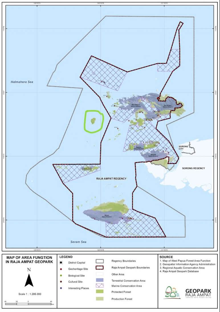 L’île de Gag, marquée en vert, se trouve en dehors des limites du géoparc, marquées en violet Carte du géoparc Raja Ampat