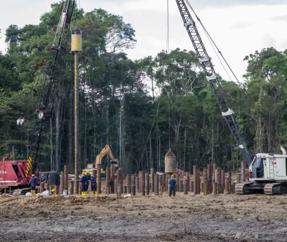Infrastructure pour l’extraction pétrolière dans le parc national Yasuní