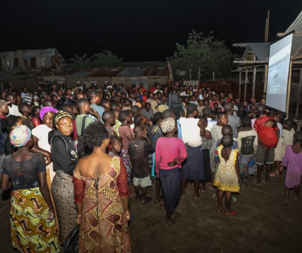 Projection "La malédiction du pétrole au Nigeria" dans le village de Vitshumbi (Virunga) en RDC