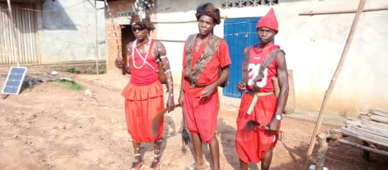 Chefs traditionels à Lokutu