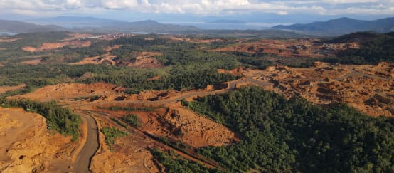 Vue aérienne d’une mine de nickel de Vale en Indonésie