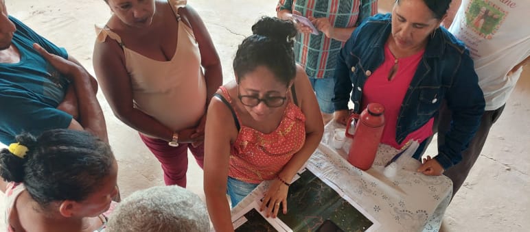 Les petits agriculteurs bénéficient d’un soutien juridique de la part de CPT Maranhão en partenariat avec Sauvons la forêt Groupe de personnes en train de recevoir une aide juridique de la Commission pastorale de la terre du Maranhão (CPT-MA)