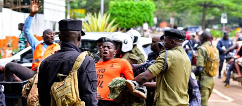 Arrestation d’étudiants lors d’une manifestation contre l’EACOP