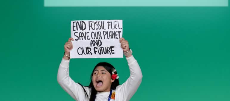 Protestation pendant la COP 28 : "Mettez fin aux combustibles fossiles. Sauvez notre planète et notre avenir" Protestation pendant la COP 28 : "Mettez fin aux combustibles fossiles. Sauvez notre planète et notre avenir"