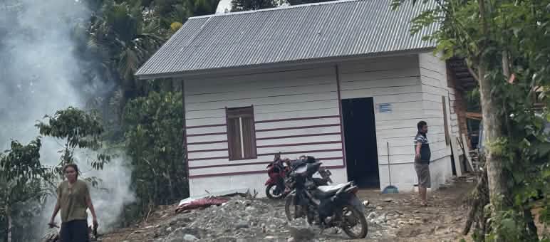 Petite maison dans une forêt tropicale