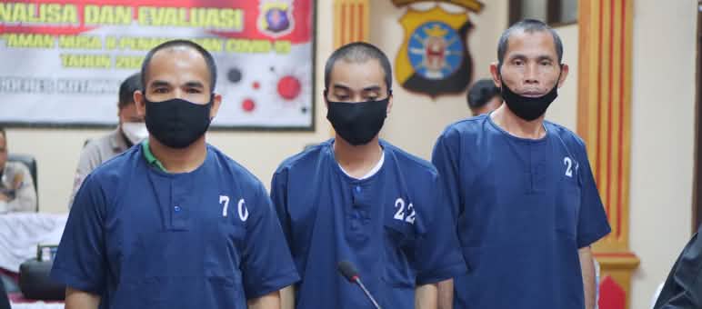 Dilik, Hermanus et James Watt sont considérés comme des criminels pour s’opposer à l’accaparement de leurs terres Dilik, Hermanus et James Watt sont considérés comme des criminels car ils réclament justice sur leurs terres