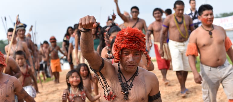 Les Mundurucus ont réussi à empêcher la construction d'un barrage dans leur forêt en Amazonie brésilienne Manifestation du peuple Mundurucu