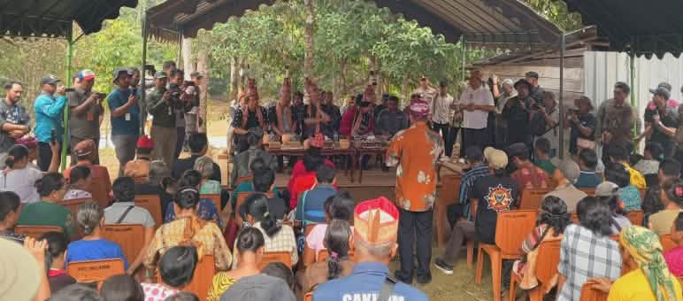 Accueil d’une délégation officielle au village de Kinipan