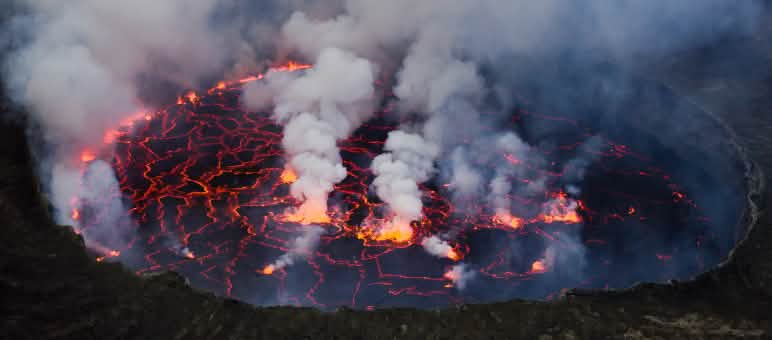 Le Nyiragongo est l’un des volcans les plus actifs de la planète Le volcan Nyiragongo en éruption près de Goma en RDC