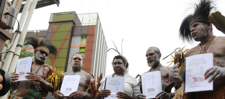 5 Marind avec requête de plainte