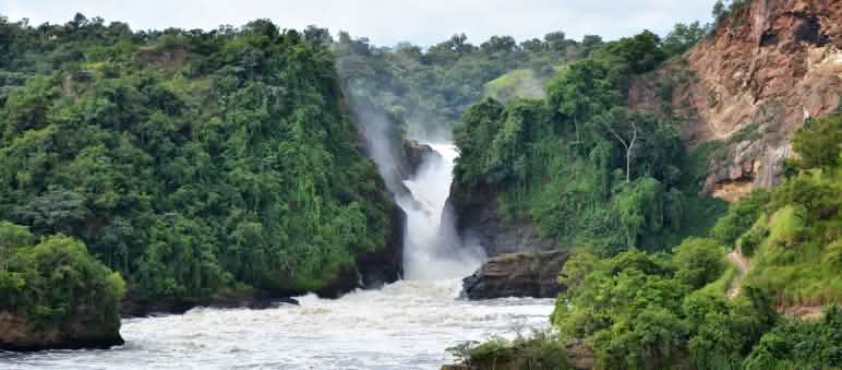 Même les aires protégées, comme le parc national de Murchison Falls, sont menacées par l’industrie pétrolière Les chutes de Murchison en Ouganda