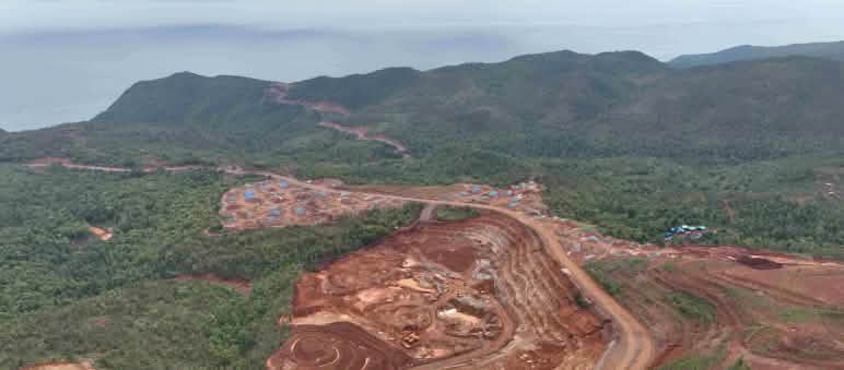 Vue aérienne d’une mine de nickel prise par un drone