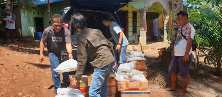 WALHI Sumut distribue de l’aide d’urgence à Tapanuli après le cyclone