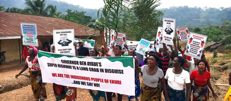 Le peuple Ekuri manifeste contre un projet d’autoroute dans l’état de Cross River au Nigéria