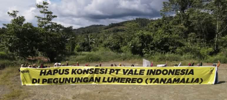 Bannière « Retrait de la concession de PT Vale Indonesia dans les montagnes de Lumereo (Tanamalia)