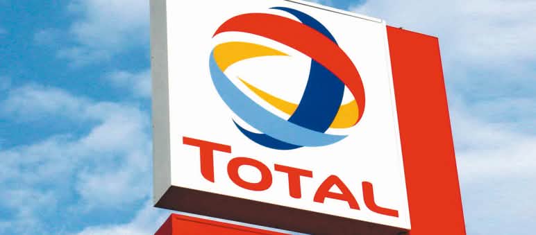 Enseigne d'une station service Total