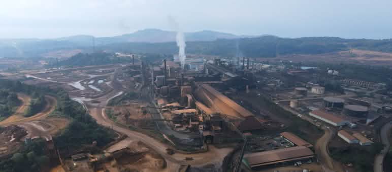 Vue aérienne sur la fonderie de nickel Gunbuster aux Célèbes