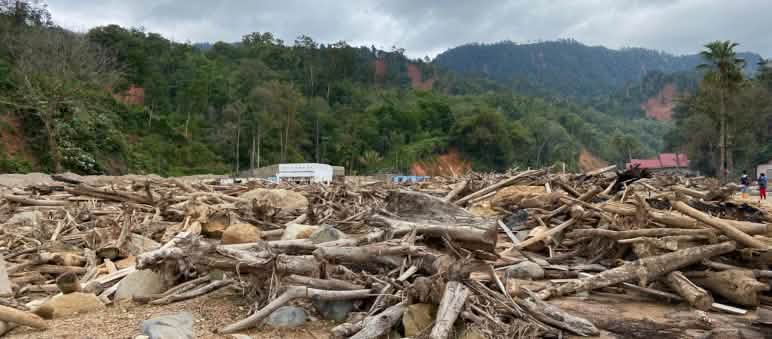 Débris après les inondations