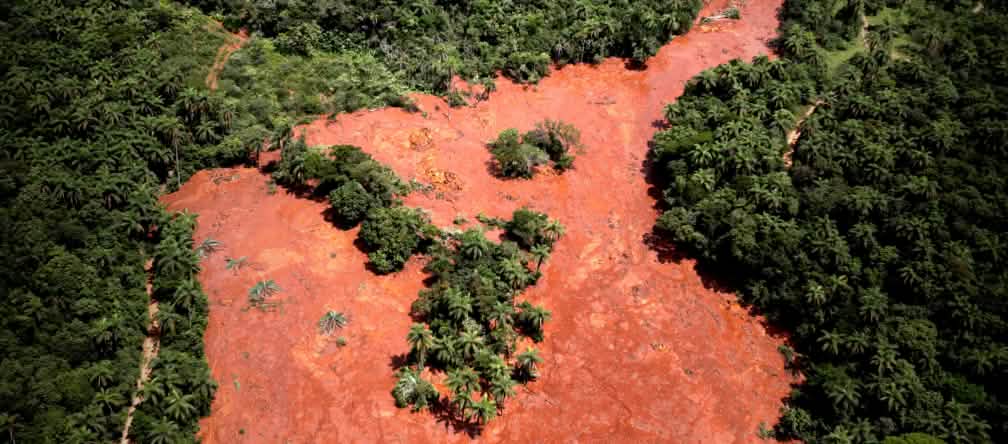 La coulée de boue toxique a fait au moins 157 morts, dévastant la nature sur son passage Rupture d’un barrage au Brésil
