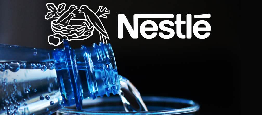 Gros plan d’une bouteille d’eau