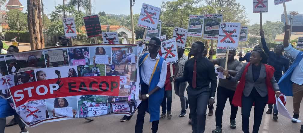 Manifestation étudiante contre l’oléoduc EACOP en Ouganda