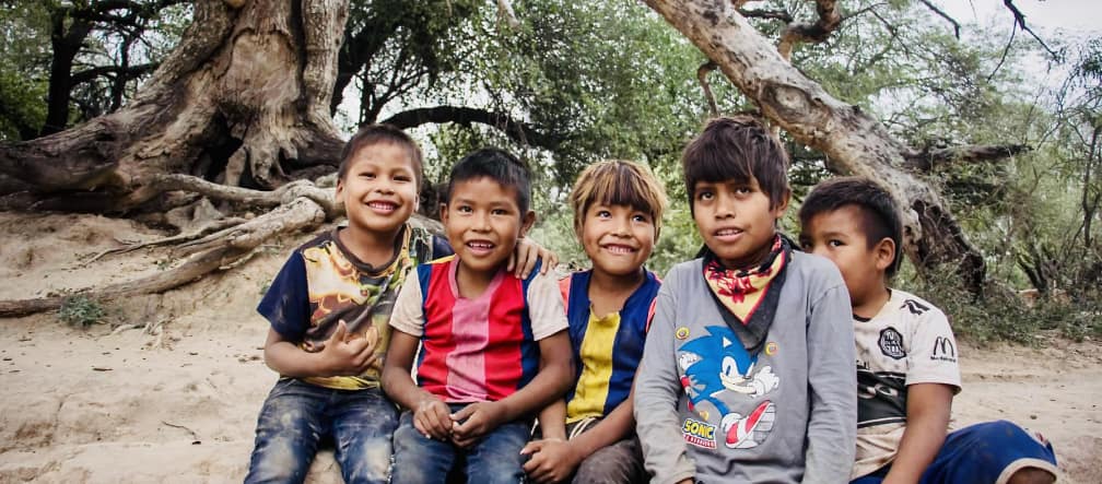 Enfants du peuple Manjui dans le Chaco paraguayen