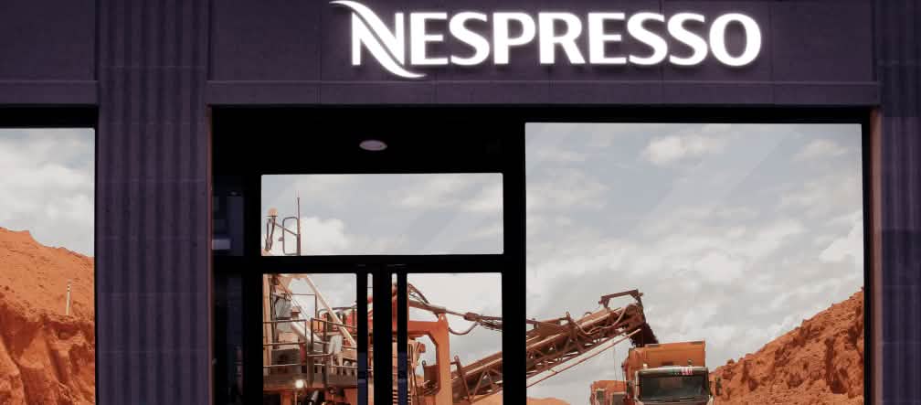 Une mine de bauxite derrière la vitrine de Nespresso