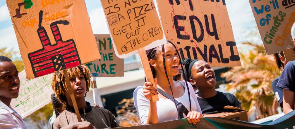 Manifestation de militants de Fridays for Future contre l’exploitation pétrolière en Namibie