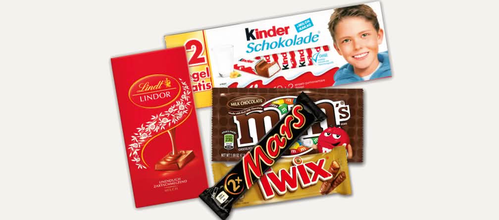 Montage de différents produits contenant du chocolat : Kinder, barres chocolatées Mars et Twix, tablette Lindt, etc.