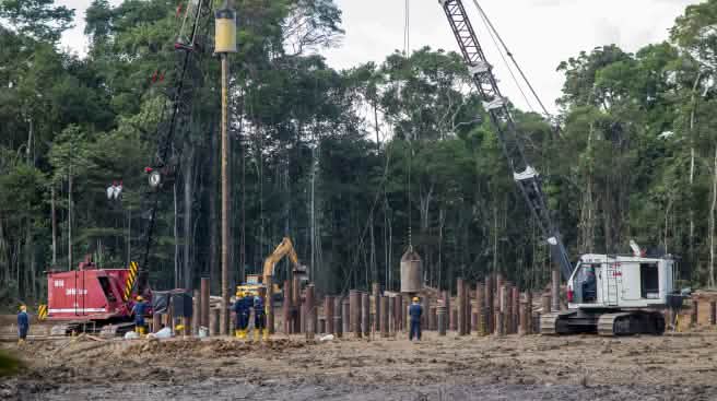Infrastructure pour l’extraction pétrolière dans le parc national Yasuní