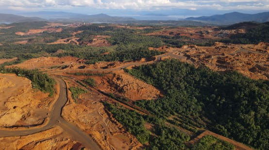 Vue aérienne d’une mine de nickel de Vale en Indonésie