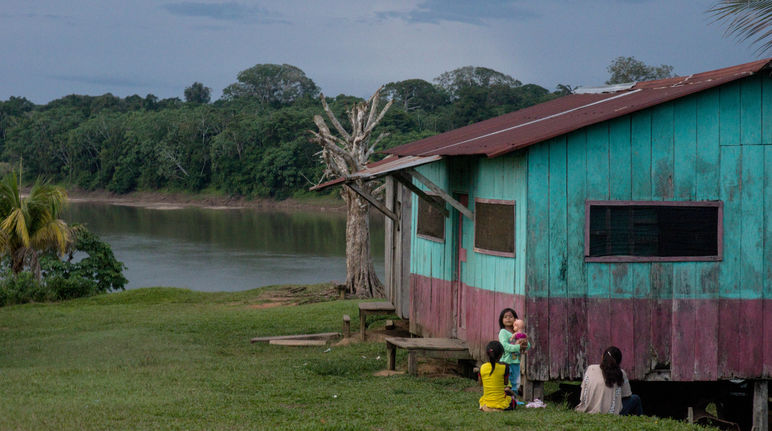 Enfants murui riverains du río Caquetá, Colombie