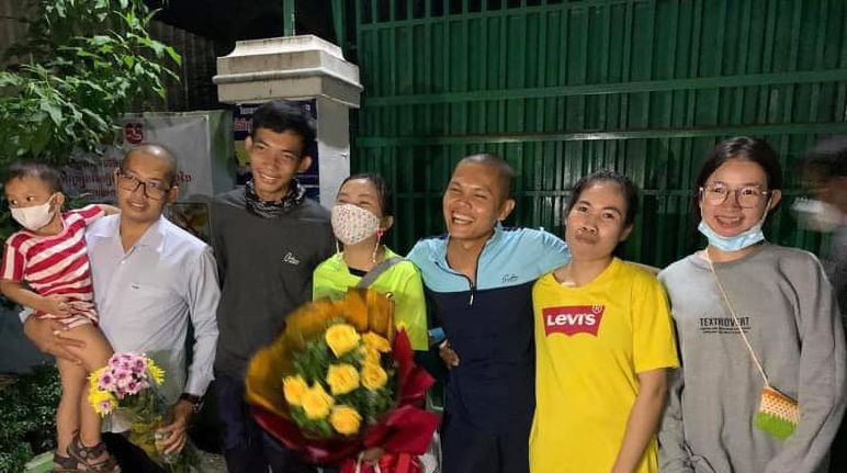 Les six activistes de Mother Nature libérés sous caution : Yim Leanghy, Ly Chandaravuth, Phuon Keoraksmey, Thun Ratha, Long Kunthea et Sun Ratha Les six activistes de Mother Nature libérés sous caution