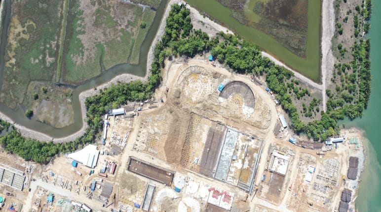 Vue aérienne du chantier de l’usine de pâte à papier PT Phoenix