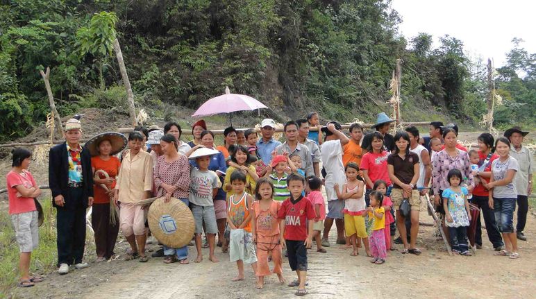 Les populations autochtones du Sarawak luttent contre la destruction de leurs forêts Des indigènes du peuple Penan en train de manifester à Sarawak