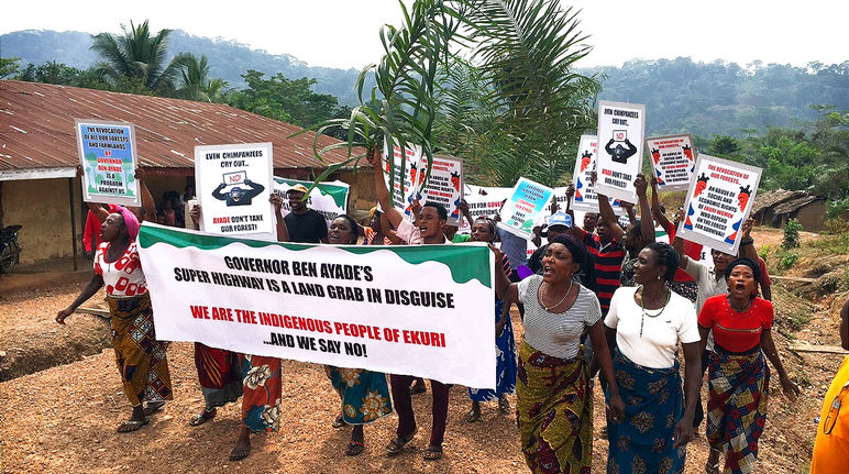 Le peuple Ekuri manifeste contre un projet d'autoroute dans l'état de Cross River au Nigéria