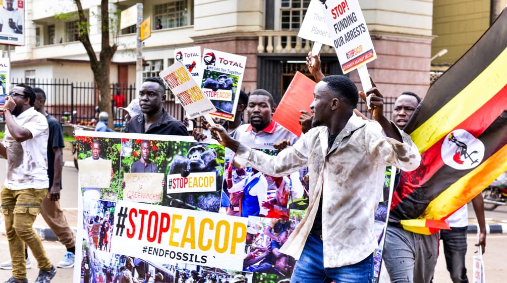 Manifestation pacifique contre le projet d’oléoduc EACOP à Kampala