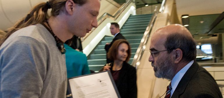 Remise des signatures à M. José Graziano da Silva, directeur de la FAO