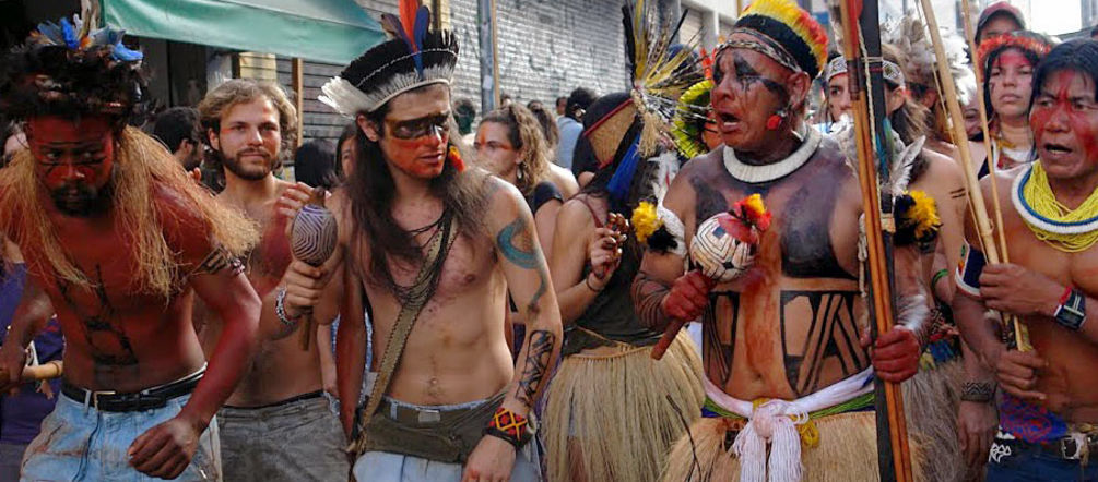 Manifestation des peuples autochtones contre le barrage de Belo Monte sur le fleuve Xingu (Photo V. Glass)