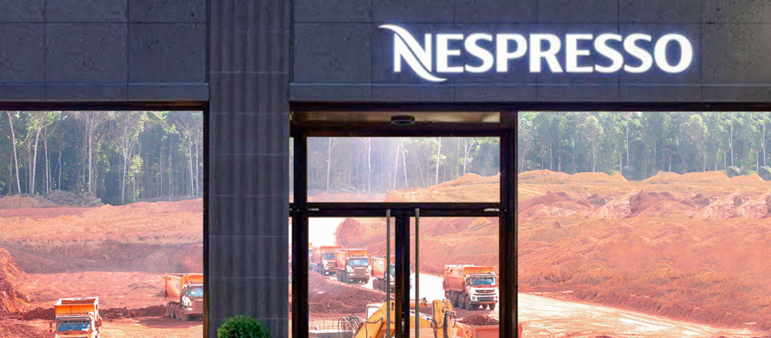 Une mine de bauxite en pleine forêt tropicale derrière la vitrine de Nespresso