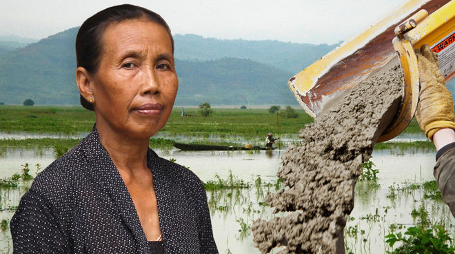 Paini et les Javanais s’opposent courageusement à l’exploitation du karst dans la chaine des Kendeng Photomontage : la paysanne Paini du peuple autochtone Samin à gauche, du ciment coulant d’une bétonnière à droite, et en arrière plan des rizières et la chaine montagneuse karstique des Kendeng