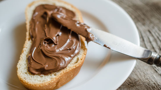 Tartine à la pâte à tartiner aux noisettes